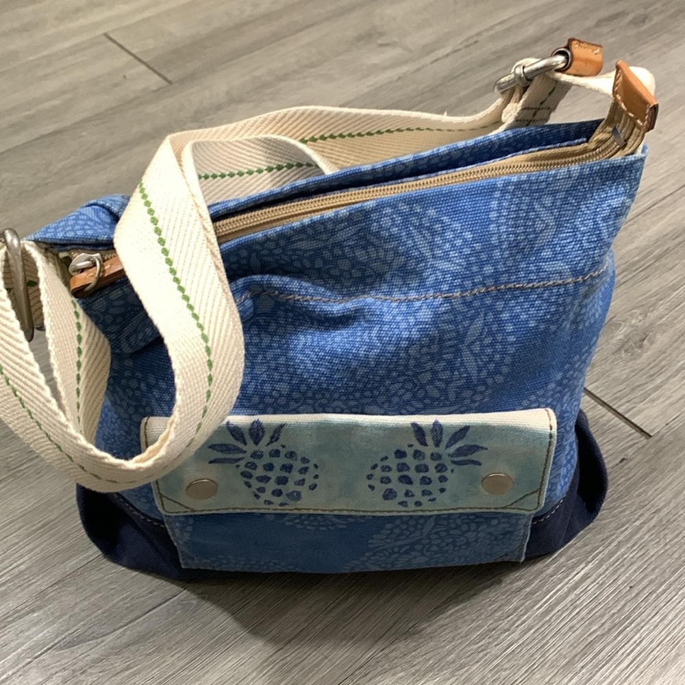 Fossil Blue Canvas Pineapple Print Large Crossbody Handbag. ‎ Rare Print!